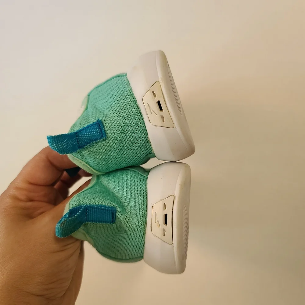 SPEEDO Aqua Water shoes size Large 2/3 for girls